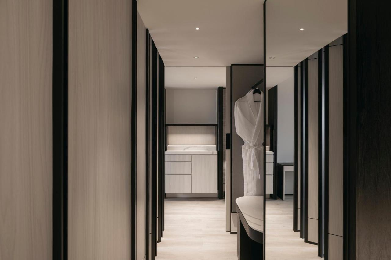 Hilton Singapore Orchard Kültér fotó Bathroom
