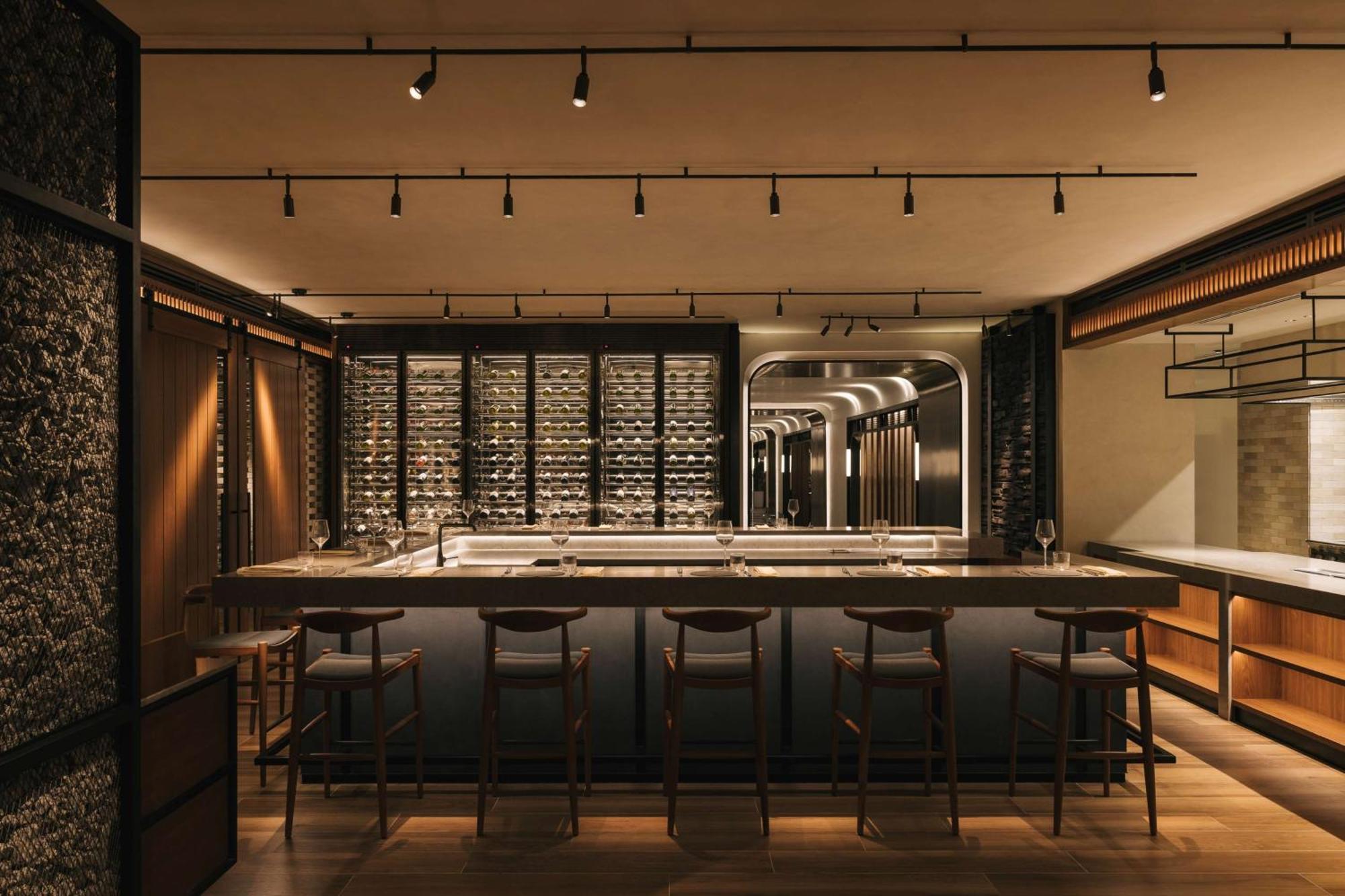 Hilton Singapore Orchard Kültér fotó The bar at the restaurant
