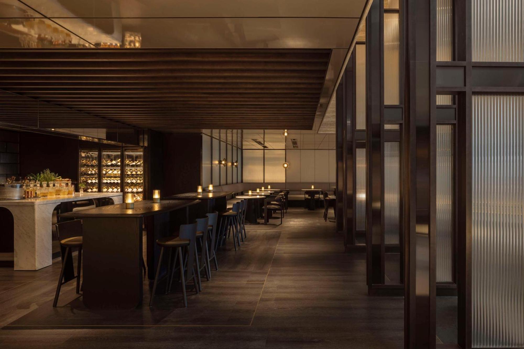 Hilton Singapore Orchard Kültér fotó The bar at the restaurant